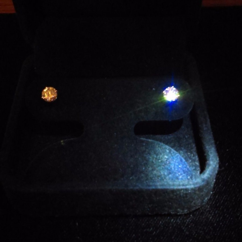 TOP Excellent Cut 1.00ct diamond stud earrings, G